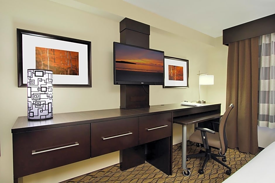 Holiday Inn Express - Colorado Springs - First & Main, an IHG Hotel