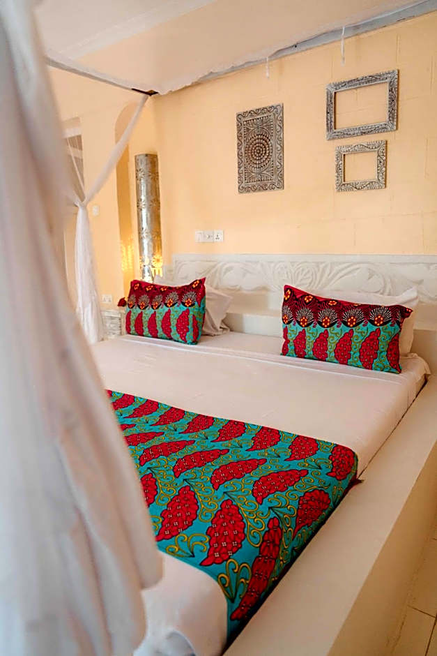 Pearl Beach by Sansi