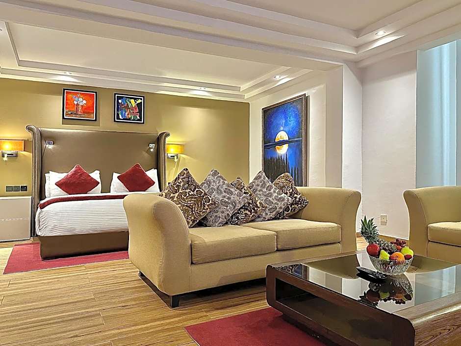 Victoria Crown Plaza Hotel