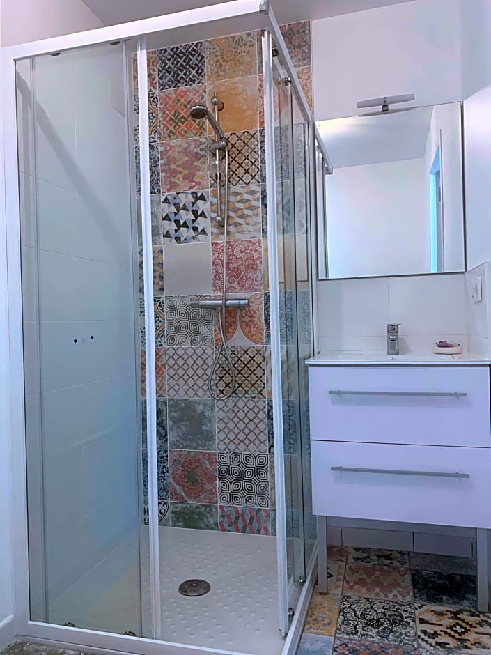 Chambres d'hôtes cosy avec salle de bain privative - Wifi - cuisine partagée - Parking gratuit