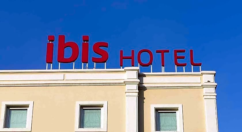 Ibis Vientiane Nam Phu Hotel