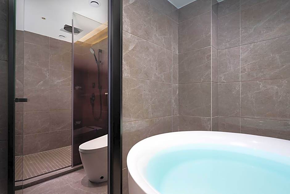 From K Huan Kai Hotel Tiyuxi Metro Station