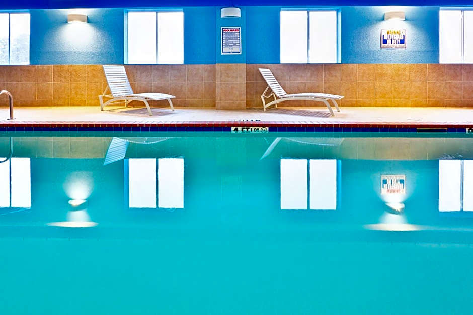 Holiday Inn Express Hotel & Suites Byram By IHG