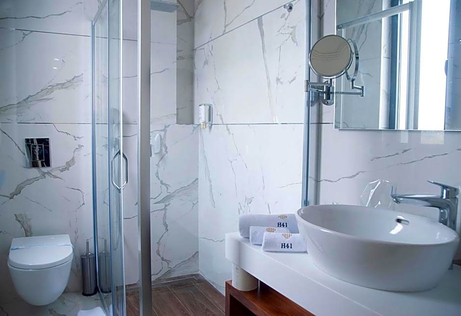 H41 Luxury Suites