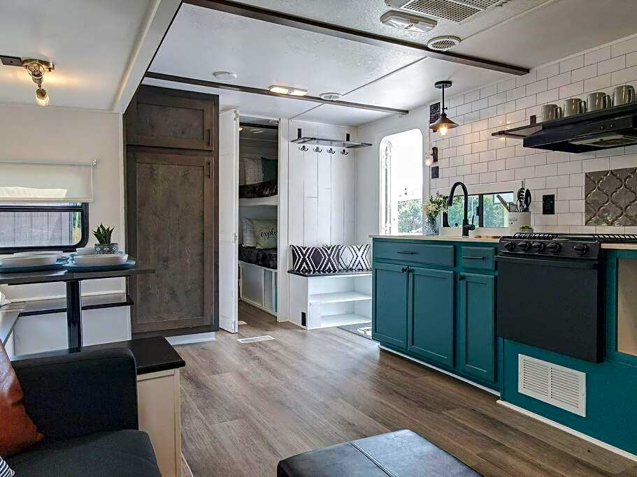 Wildflower Wanderlust-Glamping st 1885 Farms