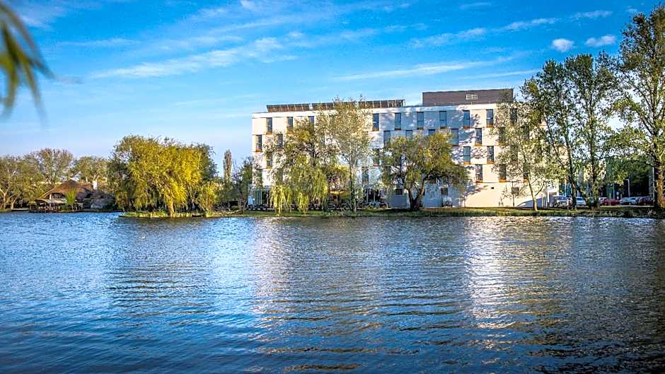 Best Western Plus Lakeside Hotel