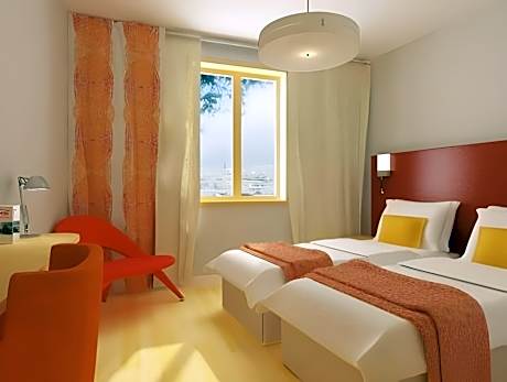 Standard Twin - Smoking