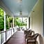 Lakehouse Inn