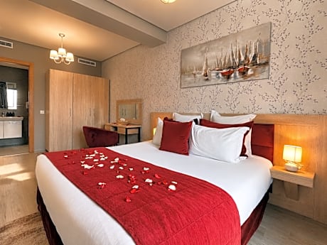 Deluxe - 1 King Bed