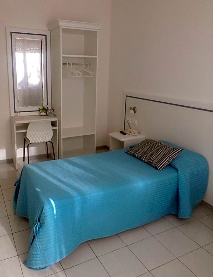 Photo 1 of 4 of Single Room
