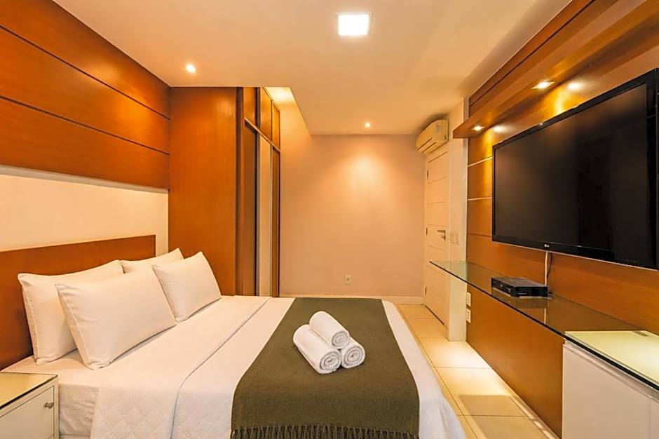 Comfortable 3 Bedrooms: Side Sea View