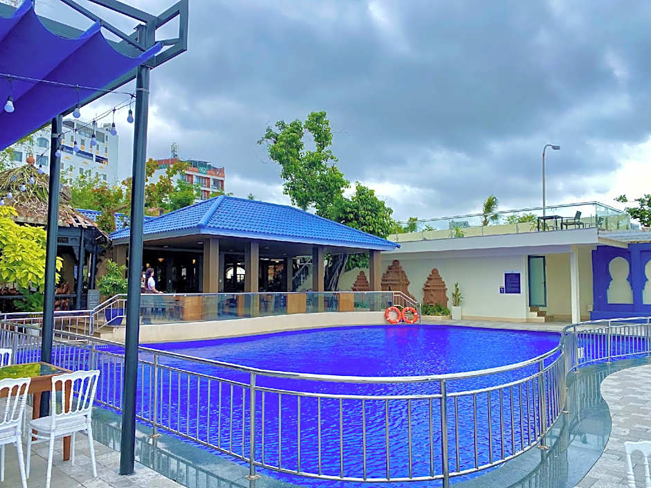 Sandals Hoang Yen Hotel