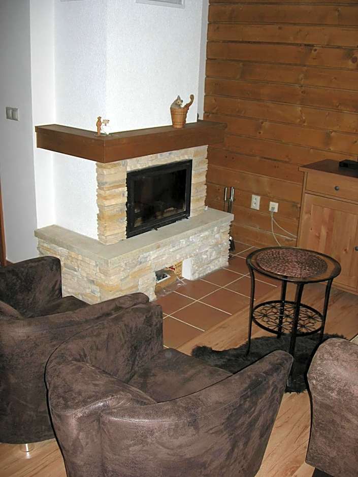 Drevenica pod smrekom