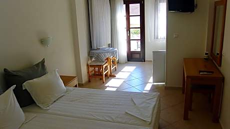 Studio (2 Adults)
