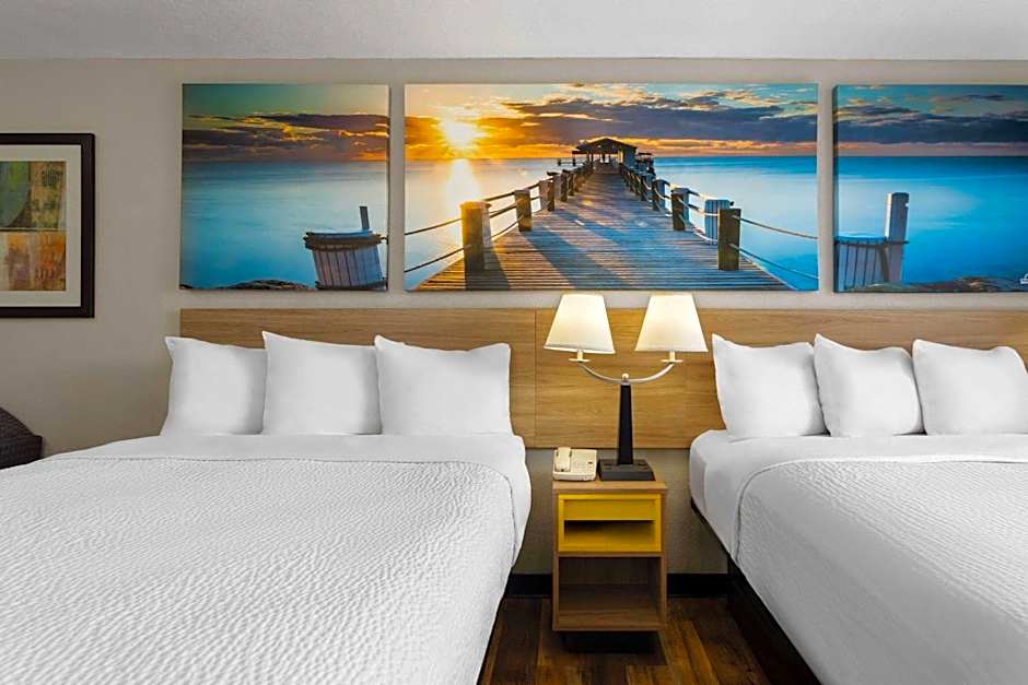 Days Inn by Wyndham St. Petersburg Central