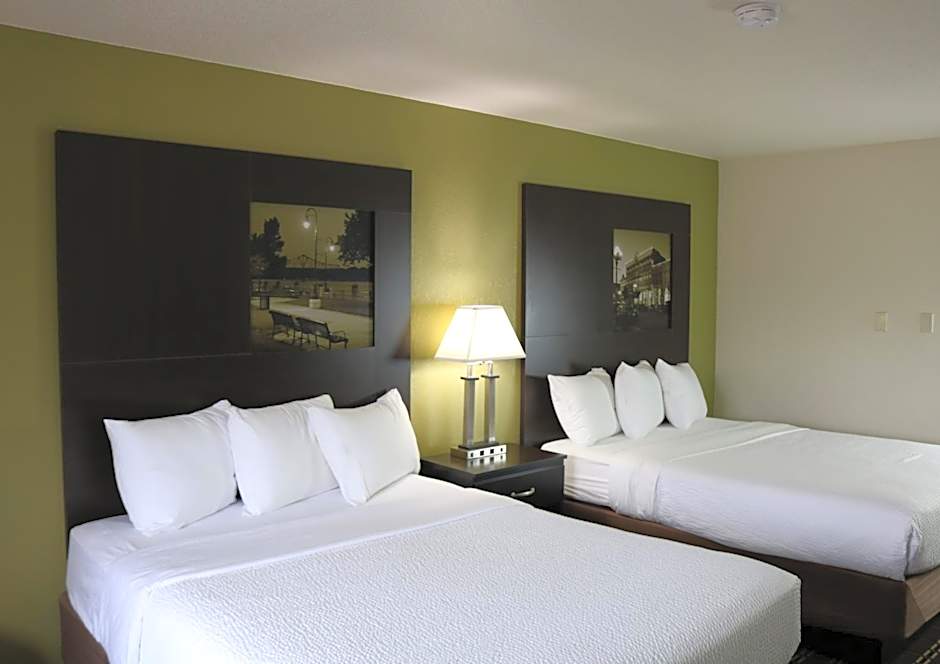 Super 8 by Wyndham La Crosse