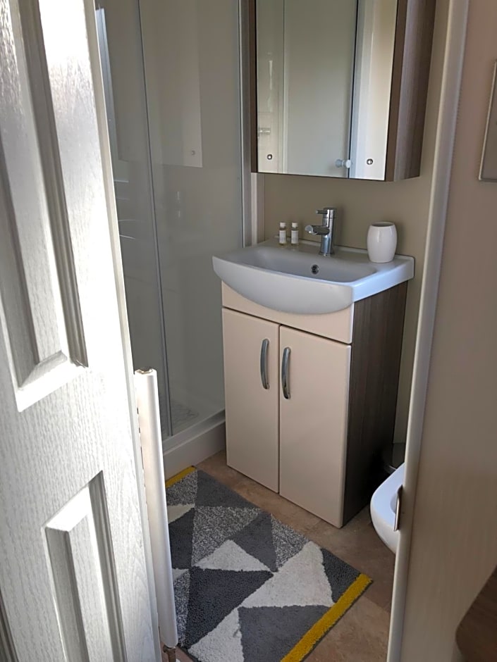 Moonlight Ridge -2 bedroom lodge with hot tub