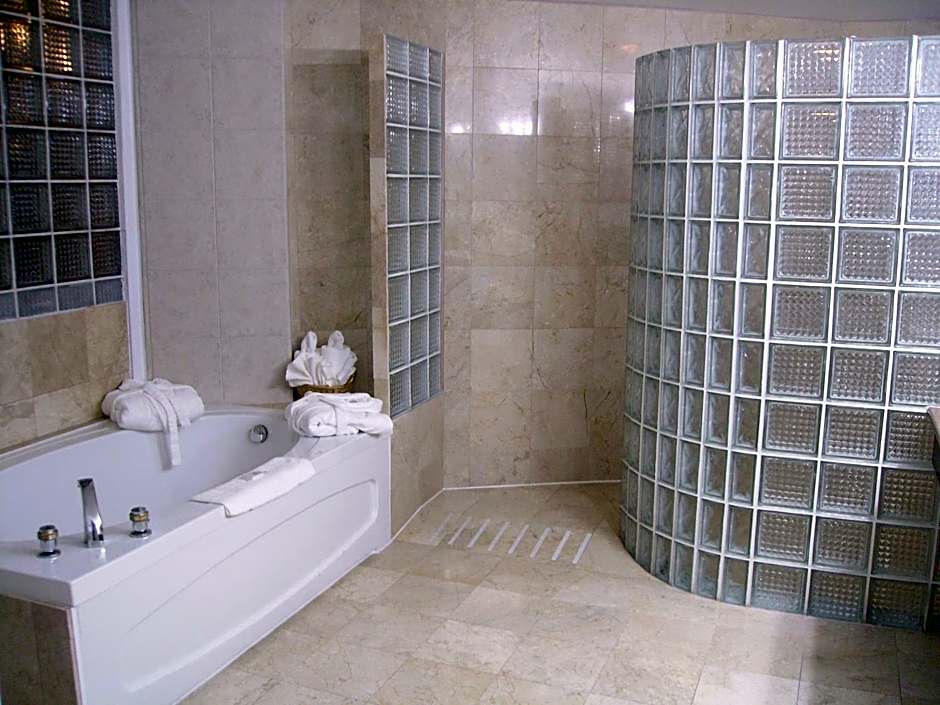 Days Inn & Suites by Wyndham North Bay Downtown