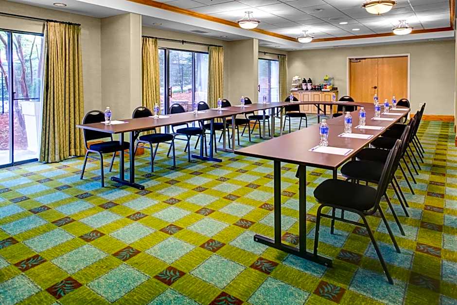 Holiday Inn Express Hotel & Suites Atlanta Buckhead By IHG
