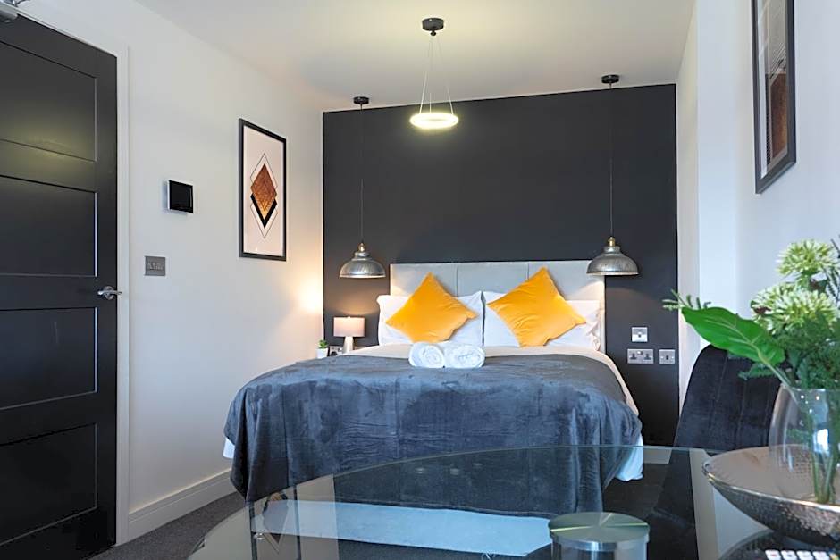 Studio & 1 Bedroom Apartments - PE1 - Contractor Friendly - Free Parking - Sofa Beds - Sky TV - Full Kitchen - Washer Dryer - WiFi