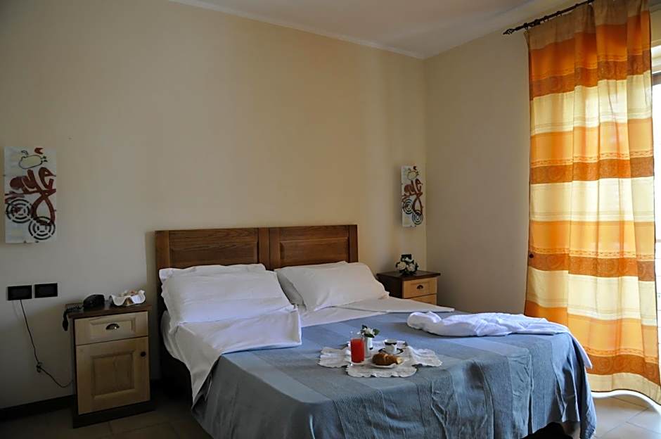 Photo 1 of 5 of Single Room