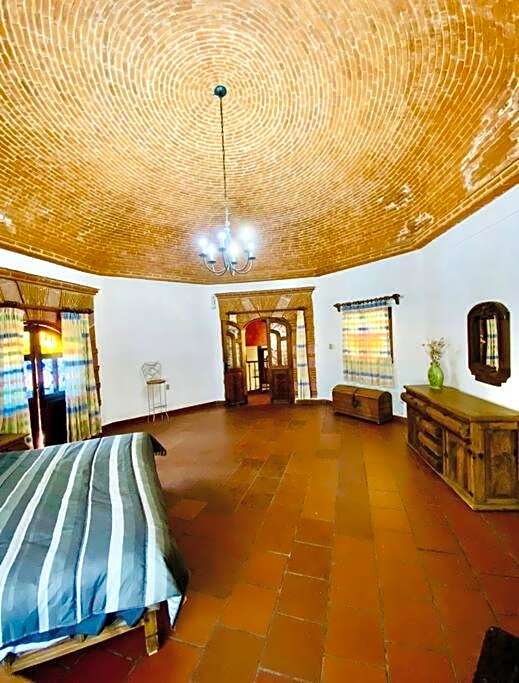 Residencia estilo Californiana Jardín de los Soles