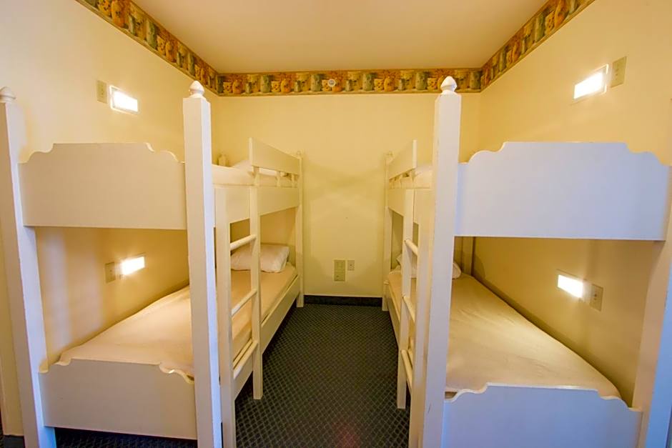 Blue Gate Garden Inn