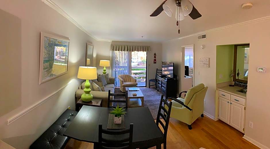 Beautiful Hilton Head Condo, Steps from Ocean, 1st Floor, 2bd / 2ba, and more!