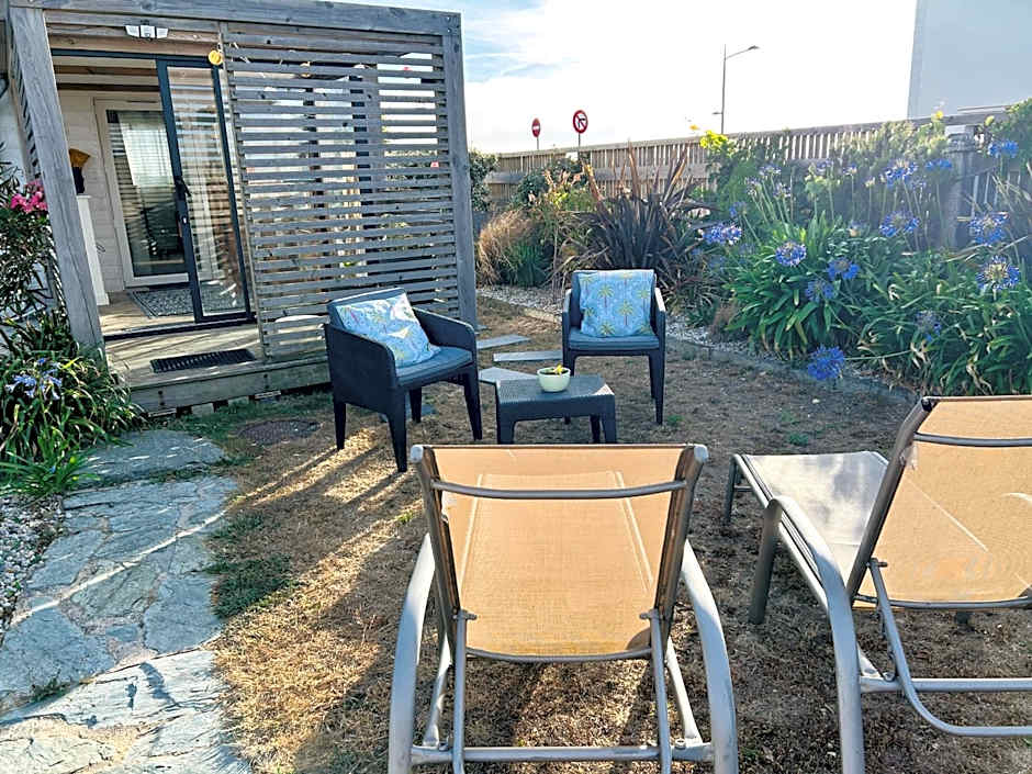 "La Cabine" côté mer et côté jardin à la VILLA PLEIN VENT
