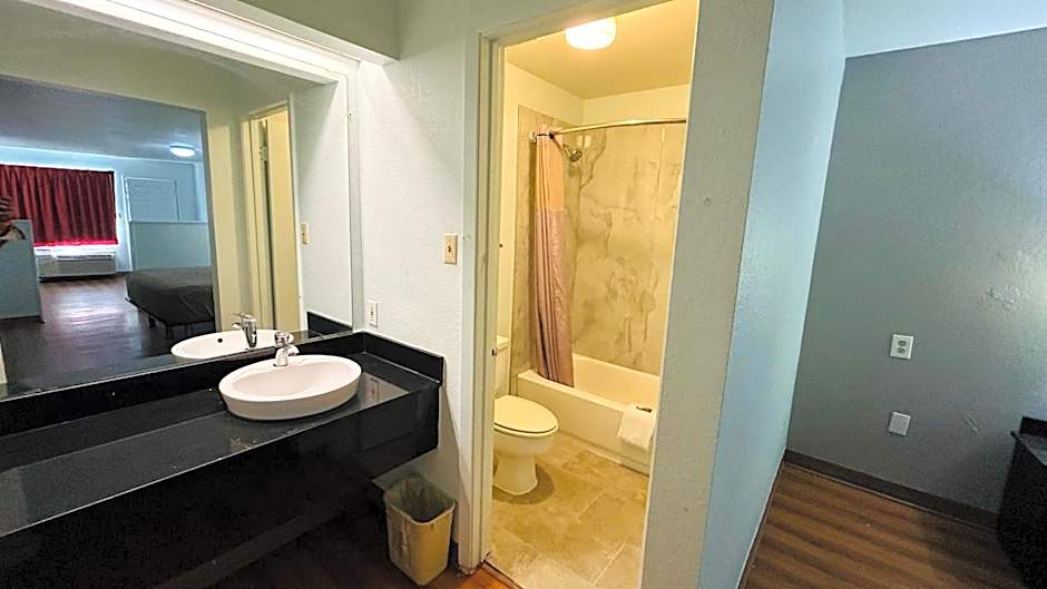 Super 7 Inn By OYO Tupelo Hwy 178