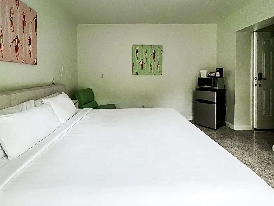 Photo 1 of 4 of Studio 1 King Bed