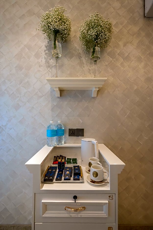 A Residence @ Between Hilton & Cititel Hotel