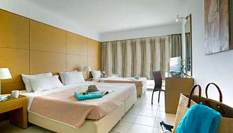 Double or Twin Room with Side Sea View