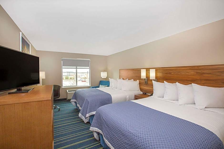 Days Inn & Suites by Wyndham Kearney NE