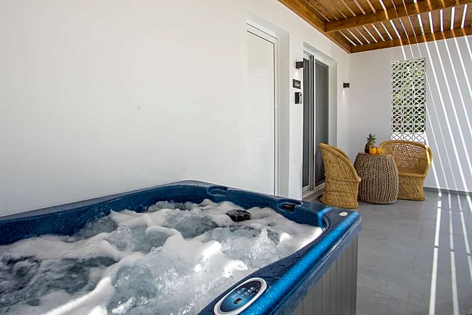 Calma Luxury Studios & Suites