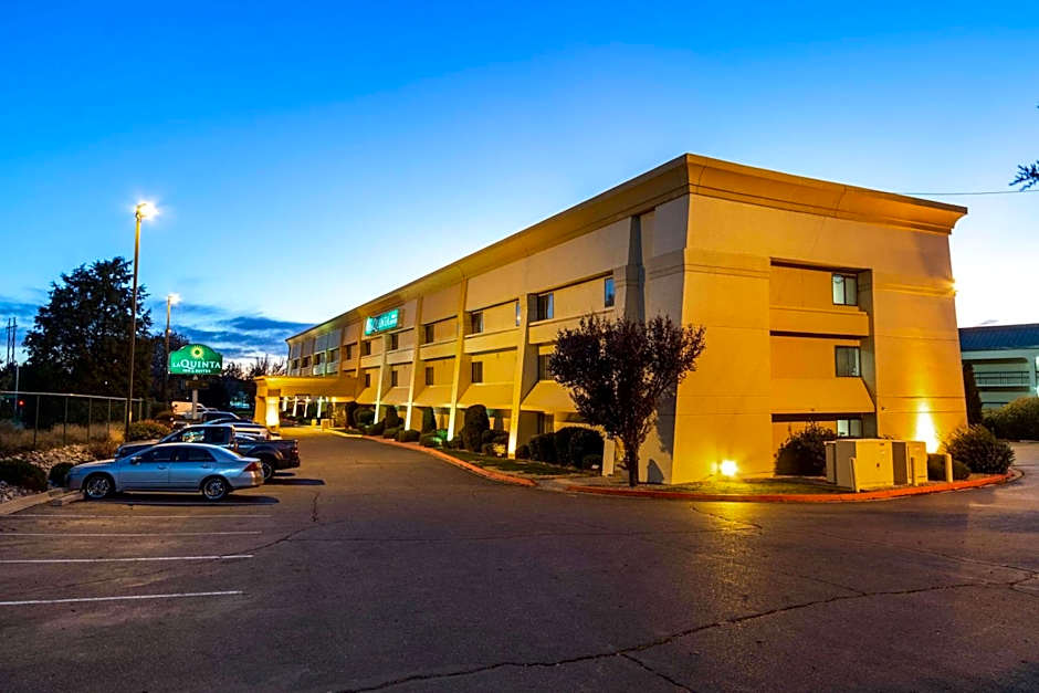 La Quinta Inn & Suites by Wyndham Albuquerque Journal Ctr Nw