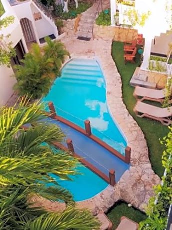 Queen Room with Pool View