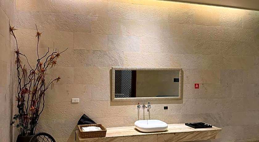 Her Home Spa Motel Douliu