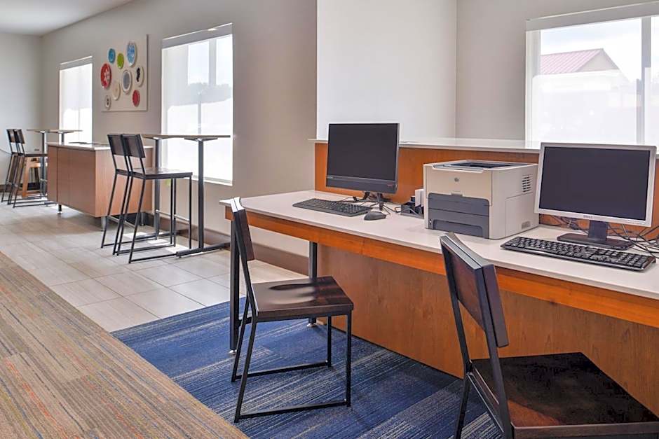 Holiday Inn Express Hotel and Suites Cincinnati - Mason By IHG