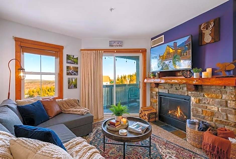 HH 207 Ski-InOut Sunrise Views Village Steps Sleeps 4