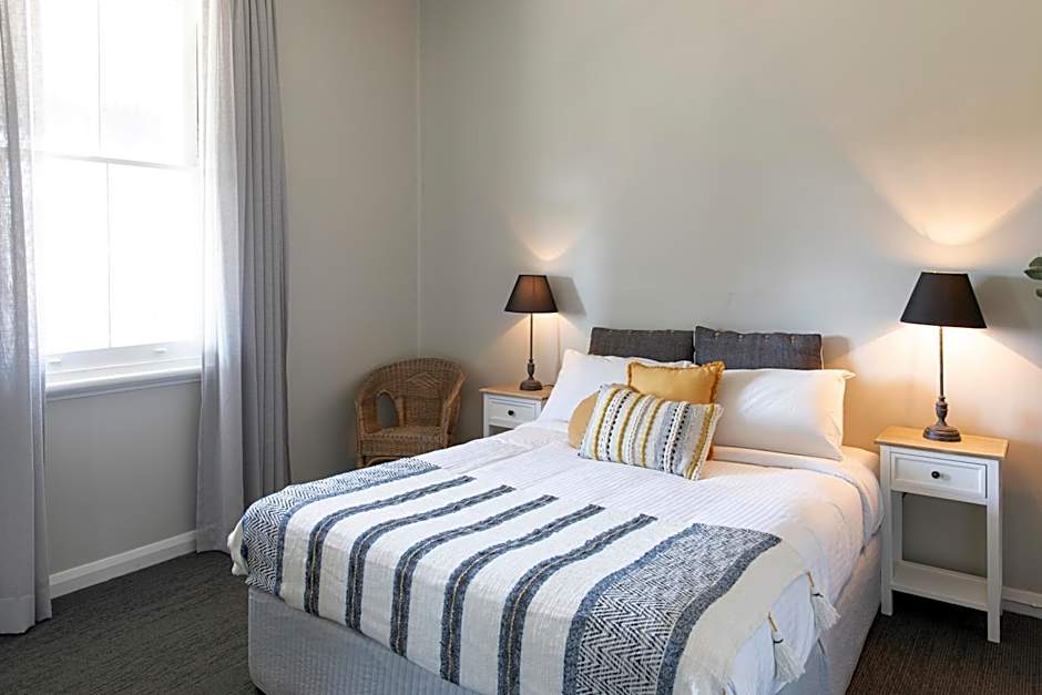 Robertson Public House and Kitchen