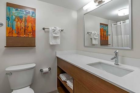 King Suite - Non Smoking