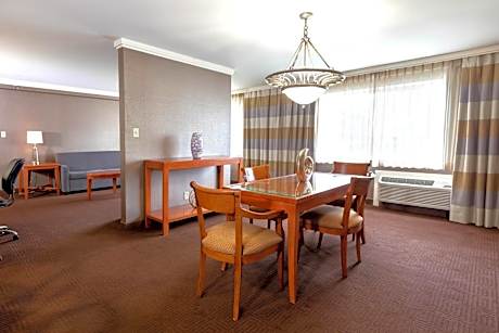 Concierge level, Suite, 1 King or 2 Queen
