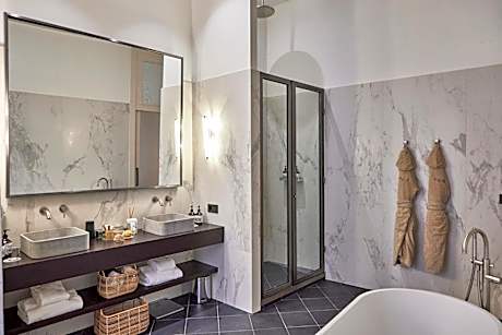 The Grand Essence Signature Suite