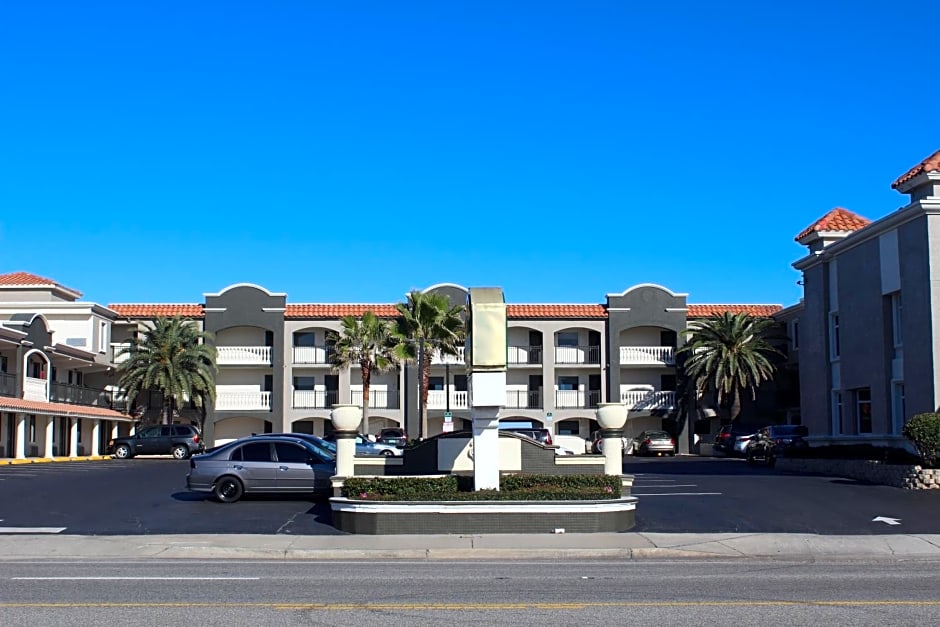 La Quinta Inn & Suites by Wyndham Oceanfront Daytona Beach