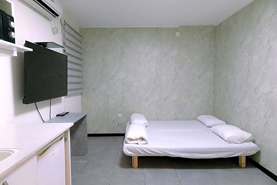 Rich Luxury Suites - Renovated