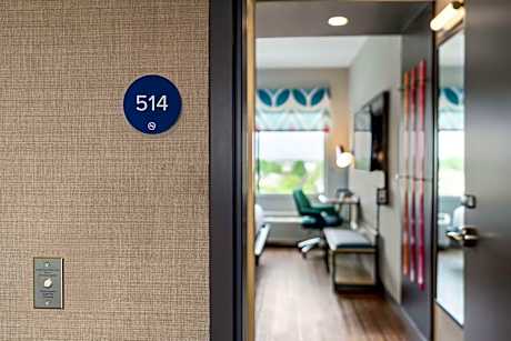 1 King Hearing Accessible