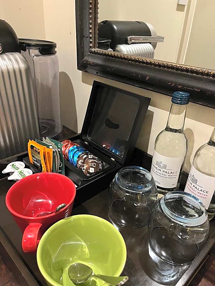 Cat and Custard Pot Inn