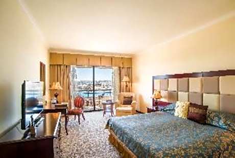SINGLE SUPERIOR PARTIAL SEAVIEW