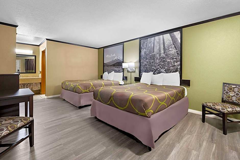 Super 8 by Wyndham Crescent City